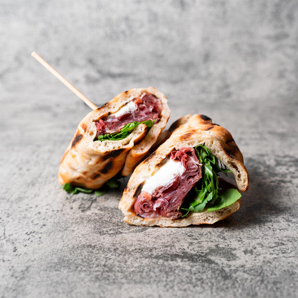 Tronchetto di Pita, Prosciutto crudo di Parma, mascarpone e rucola